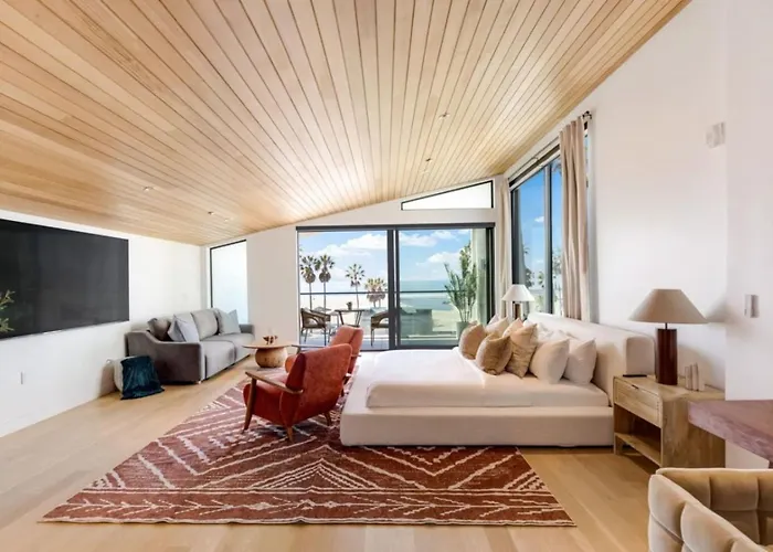 The Santa Monica Sunset - 5K Sq Ft Beachfront Luxury