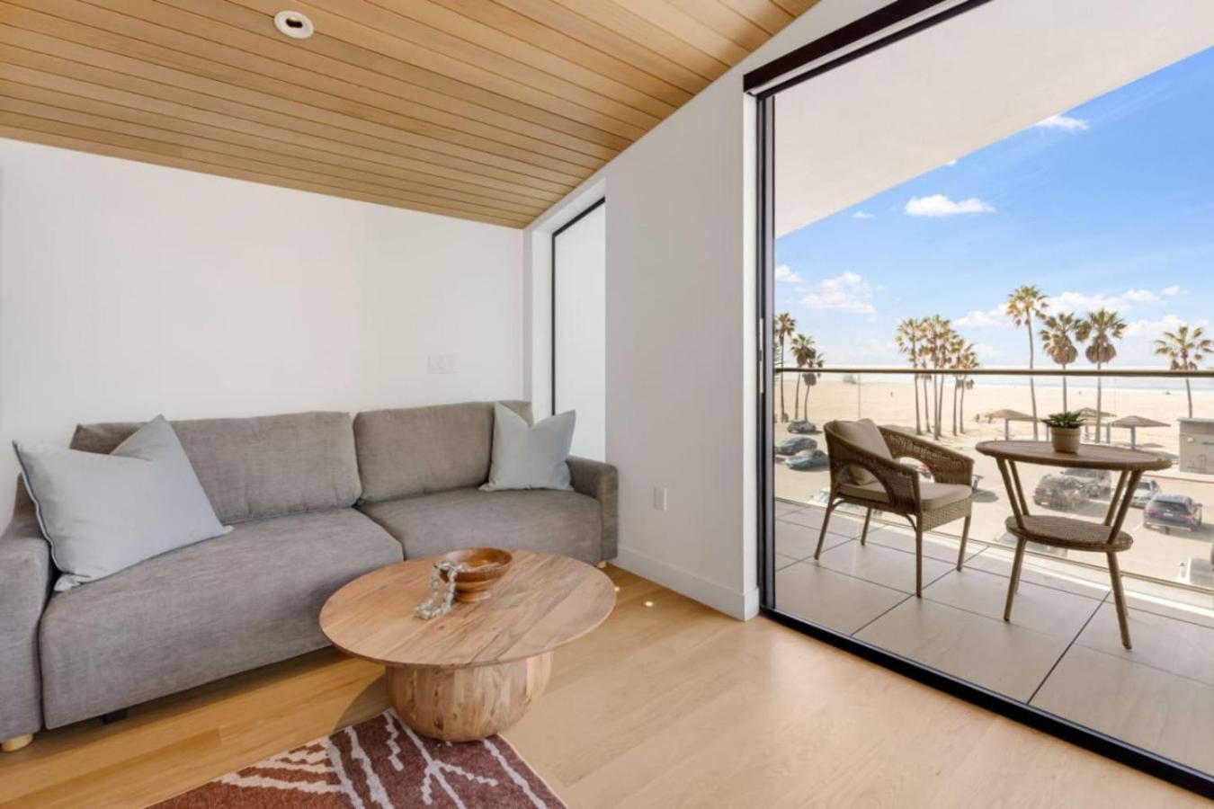 The Santa Monica Sunset - 5k Sq Ft Beachfront Luxury